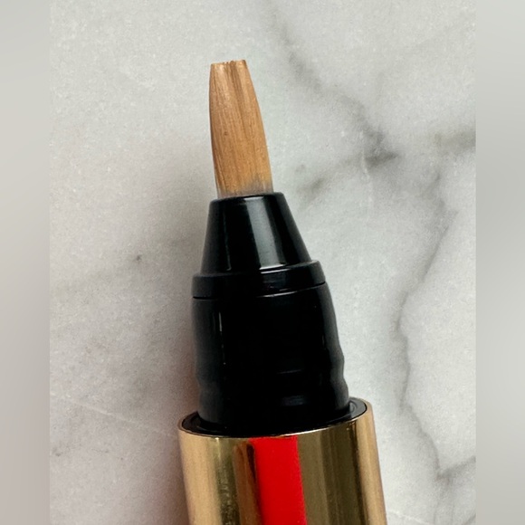 YSL Touche Eclat in shade 1.5 - Picture 3 of 5